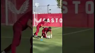 🔝🧤 N1 Sevilla FC #goalkeepers in a very weird #challenge 😂 #shorts