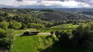 Vendanges du Juran&ccedil;on : ballet de tracteurs &agrave; la cave de Gan