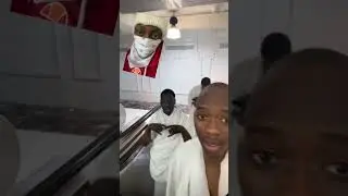 Gang signs on umrah is crazy #muslims #muslimtiktoks #umra #hajj #myrix333