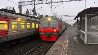 &laquo;Гонки!&raquo; Электропоезда ЭД4М-0258 и 0267 на пл.Тайнинская, декабрь 2025 года