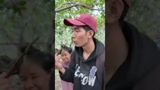 The poor woman and the best food for her #tiennguyentv #charity #connectinglove