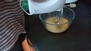 Blending eggs for making puffy omlet
