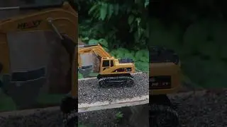 Semangat..! #excavator #excavatoys #mainananak #mainanviral#escavator #excavatormainan#rcexcavator