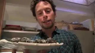 Chocolate Spirulina Bliss Balls: Vegan Raw Food Recipe