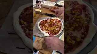 Лучше, чем ваша местная пиццерия? 🍕👀 #revolvepizzaoven #itspizzatime