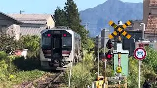Partida en Higashi Niitsu en l&iacute;nea Banetsu Oeste de JR EAST, Niigata, Jap&oacute;n