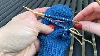 Working the Afterthought Fingerless Mitten Top for the Tip to Flip Mitts