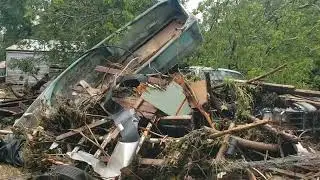 Смертельное наводнение в Сэнди-Крик &mdash; до начала восстановления и после