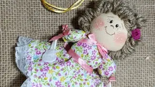Como fazer bonequinha de fuxico.Bonequinha para brincar e passear.