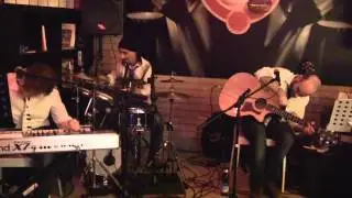 MaMa Acoustic Trio'ssss - Manouchity (System of a Down's Toxicity Acoustic cover) HD Quality