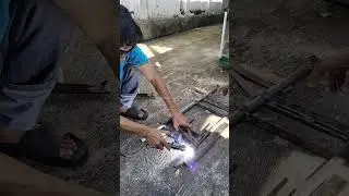 Pekerjaan Las Besi &ndash; Percikan Api dan Suara Real Mesin Las Listrik