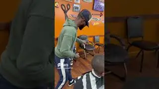 When shaking hands go wrong😂