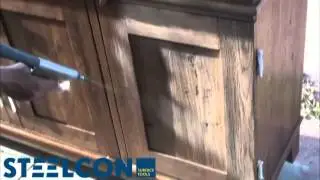 Verwijderen verf en waslaag van meubels / kasten