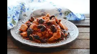 Chicken breast stewed with prunes. The right recipes