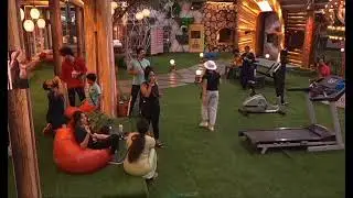 Daisy smoking🚬.  ,  puff 🍁 # Biggboss # What's app status