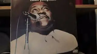 Fats Domino whit music and song walking to new Orleans