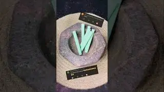 Green 💚 loviess. .. #new school chalk crushing satisfying asmr. .#relax #enjoy #fyp