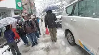 Suraj bhai chip rha hai camara sai | chai samosa party #viralvideo #snow #manalitourism #automobile 