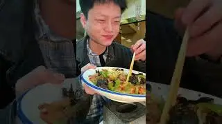 I came to have a late-night mixed noodle with my rice partner. This time it was better tha