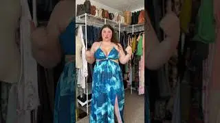 THE GIRLS ARE GIRLING 🤭🫶🏻 #size16 #midsize #beachdress #maxidress #halterdress