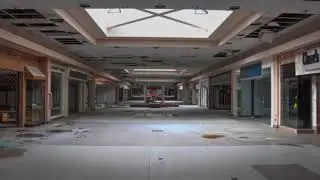 Toxic by Britney Spears but it&rsquo;s played in an empty mall at 7:32 PM