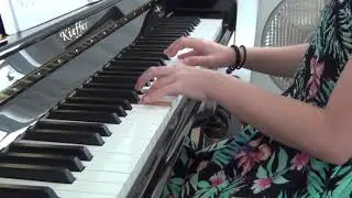 Naomi joue au piano Ecossaise (HUMMEL) - Juin 2020