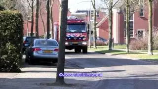 Prio1 aankomst TS733 bij woningbrand aan de Voorn in Huizen (322)