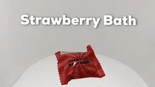 The Body Shop Strawberry Bath Bomb
