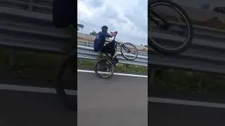 💸Mani hai tu janiya he🤙 #alexby #ekmotahathighumechala #cycle #cycling #youtubeshorts #stuntrider