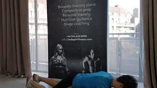 Kneeling spider plank