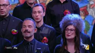 Roma Rainbow Choir interpreta 'Grace Kelly' di Mika per DiMarted&igrave;