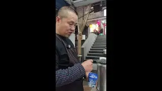 店里的不锈钢锅底烧得黢黑，试下专门洗烧痕的清洁膏，效果太攒劲 #不锈钢清洁 #无渣牛肉面