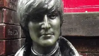 john Lennon Statue Mathew Street liverpool