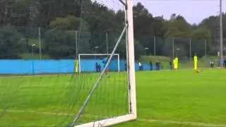 Borja Valle, futbolista del Real Oviedo, entrenando