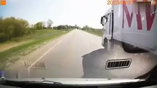 Car Hood Flies Open While Driving