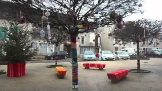 Place de Ravi&egrave;res, habill&eacute;e pour l'hiver.