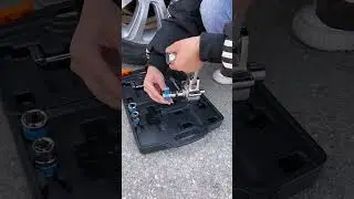 labor-saving wrench for dismounting tires, easy to remove a tire and change a spare tire#shorts