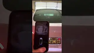 Tesla транслирует голосовые сообщения на динамики автомобиля через приложение.