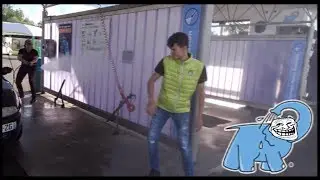 JE ME FAIS PASSER POUR UN EMPLOYÉ DE LA  STATION DE LAVAGE