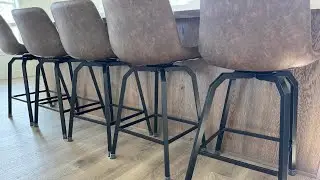Obsessed with the Lue Bona bar stools, so adorable and comfortable!