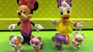Minnie and Daisy Go Shopping and play dress up - Disney Minnie's Best Friends Bow-tique
