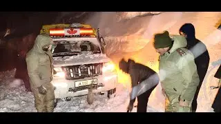 Night Rescue at Zojila: Police Save Stranded Travellers in Extreme Snow