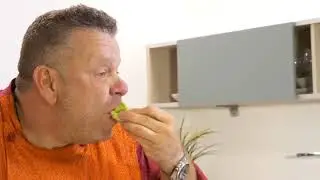 alberto chicote masticando con vehemencia
