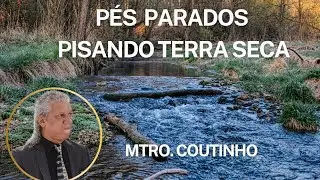 P&eacute;s parados pisando terra seca - Mtro. Coutinho 