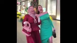 Stan Twitter: 2 girls walking while laughing hysterically
