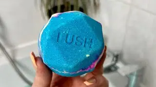 Intergalactic bath bomb demo from #lush 🌌