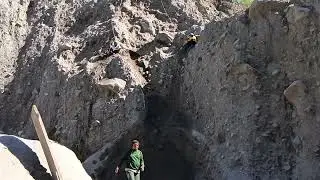 The manual sand miner shows how to drop black sand and large rocks from the top of the cliff
