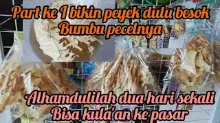 Coba melengkapi jualanku dengan bikin peyek besok bumbu pecelnya