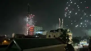 Pháo hoa rực trời đón xuân 2025 quê tôi /quê tôi 35NB