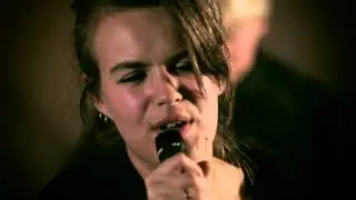 Scarlet Chives - In A Ground Floor Apartment (Here Today Sessions)